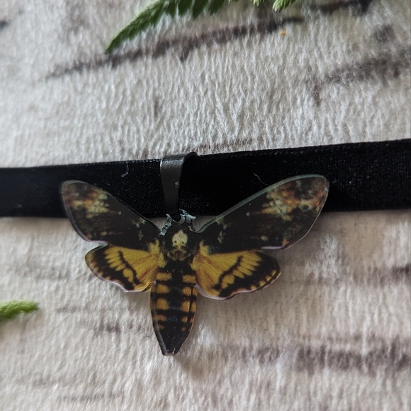 🖤 Death Moth Choker - Picture 3 of 4